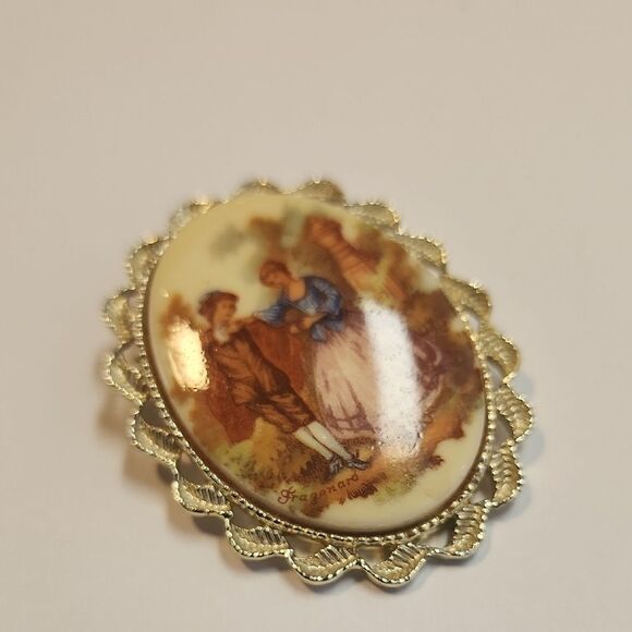 Vintage Fragonard Cameo Brooch with Gold Tone Trim - Picture 2 of 6
